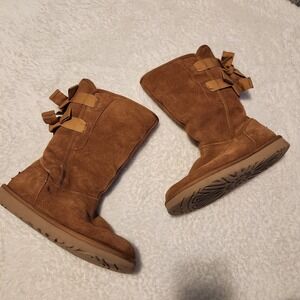 UGG Australia Women's Bailey Bow II Boots Chestnut Suede Size 7
